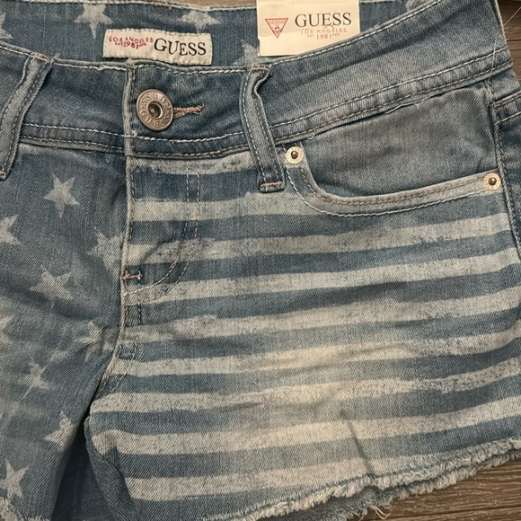 NWT Guess Jeans Denim USA Flag Patriotic Shorts Frayed Hem White Light Wash 26 - Picture 3 of 6